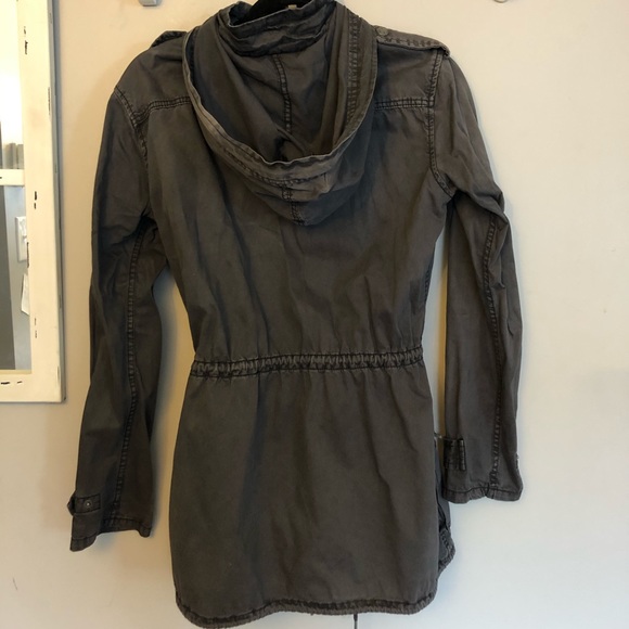 Talula (Aritzia) Raincoat - excellent condition. - Picture 6 of 7